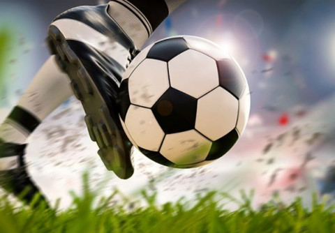 Menendang Bola dengan Presisi dan Kekuatan Maksimal - Seni, Teknik, dan Ilmu dalam Sepak Bola Modern